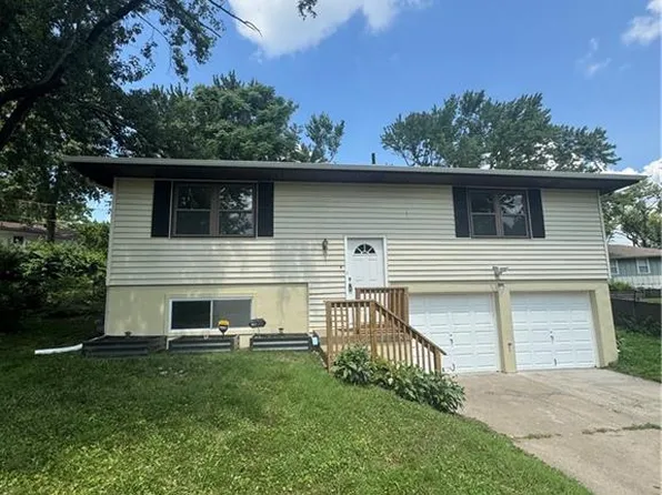 1822 N Grove Dr, Independence, MO 64058