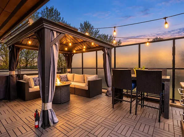 733 3rd St W #606, North Vancouver, BC V7M 0C8