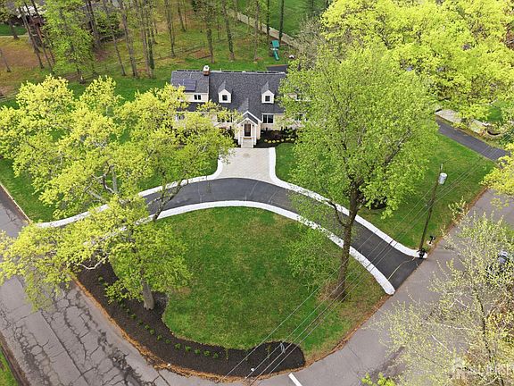 3rd image of 15 Southfield Rd