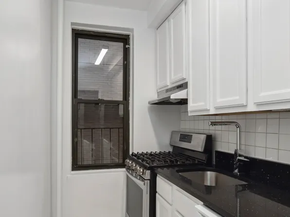222 East 35th Street 2F image 4 of 5