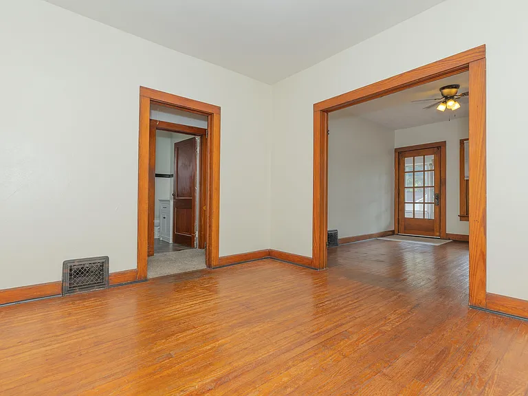 1910 N Weinbach Ave — Photo 9