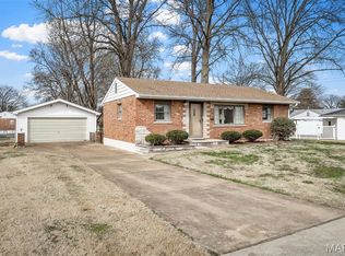 227 Hernan Dr, Saint Louis, MO 63123