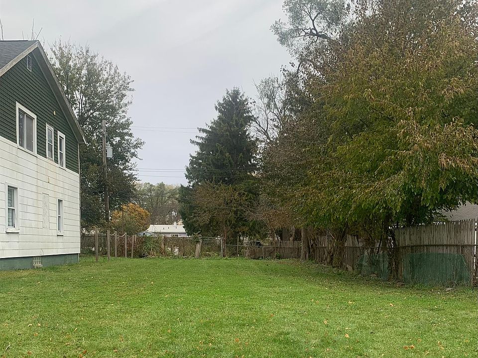 1st image of 1827 E Pearl Ave