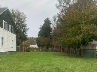 1827 E Pearl Ave, Hazel Park, MI 48030