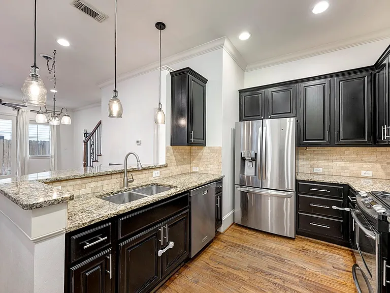 931 W 23rd St #B — Photo 9