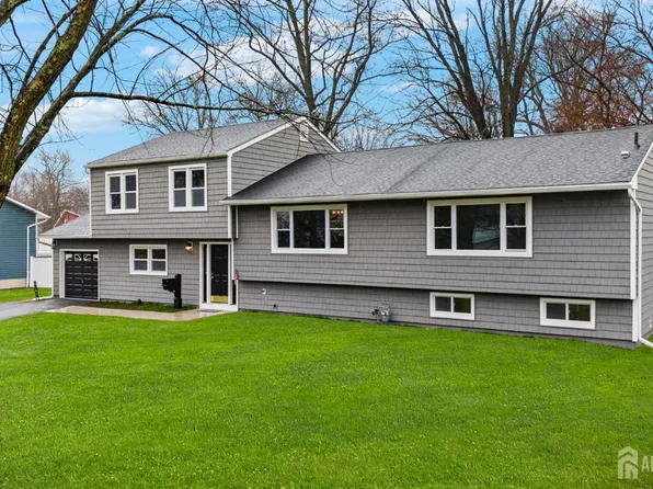 10 Heather Dr, Manalapan, NJ 07726