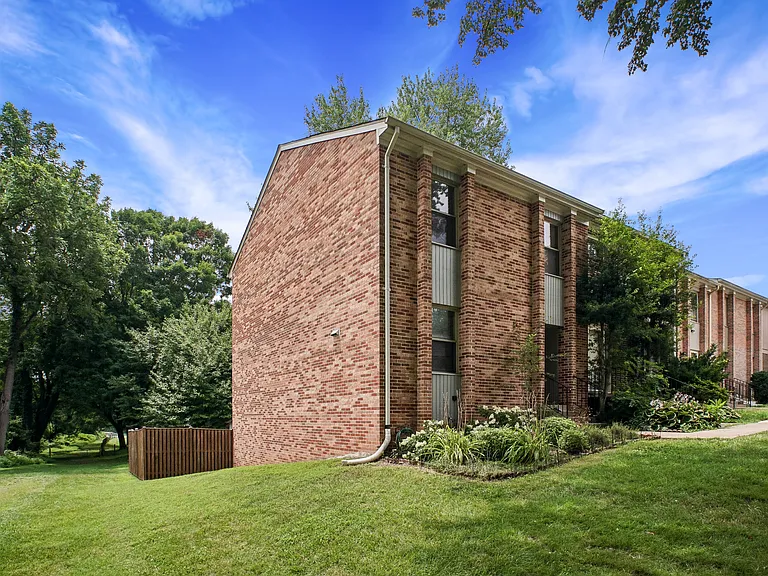 5128 Cliffhaven Dr — Photo 2