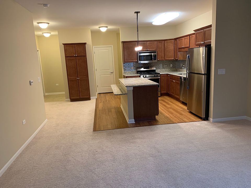 Spacious kitchen & apartment