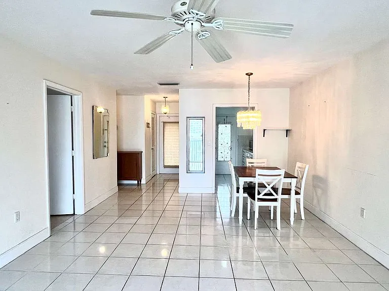 2200 Diana Dr #410 — Photo 4