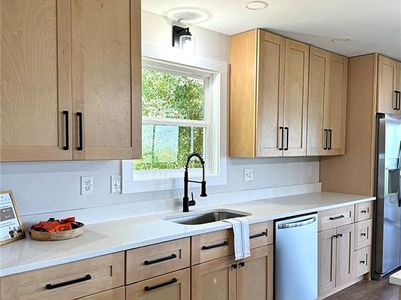 5th image of 1568 Harris Ridge Rd