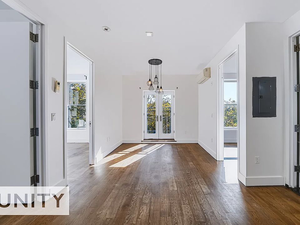 1st image of 131 Tompkins Ave #3R