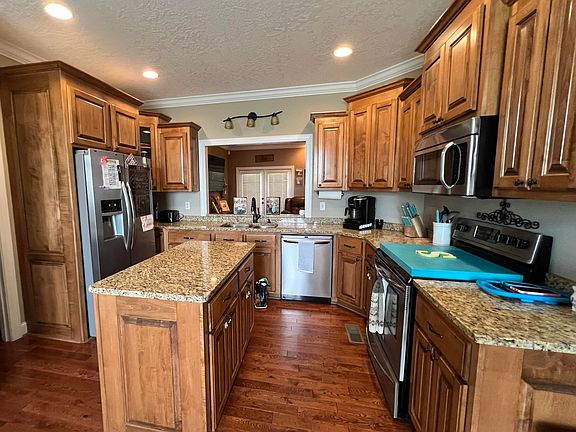 3rd image of 1222 Raymond Ln