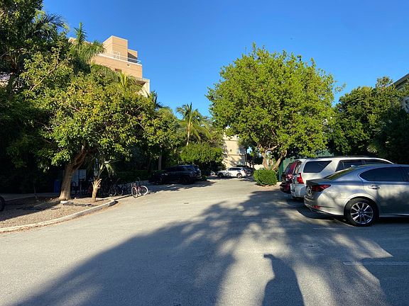 5th image of 303 Grinnell St APT 404