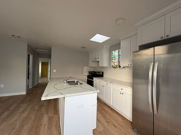 4th image of 6085 Lewis Ave #A
