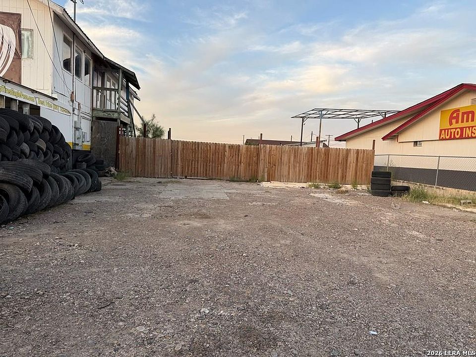 2nd image of 2985 El Indio Hwy