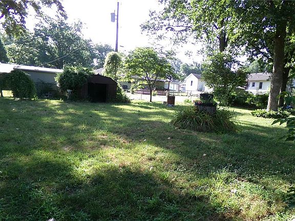 3rd image of 1403 Ridgeway Dr
