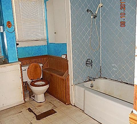 5th image of 2083 Bourdon St