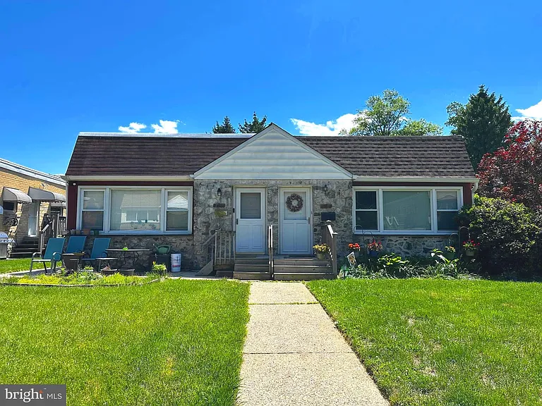 176 Juniper Rd — Photo 1