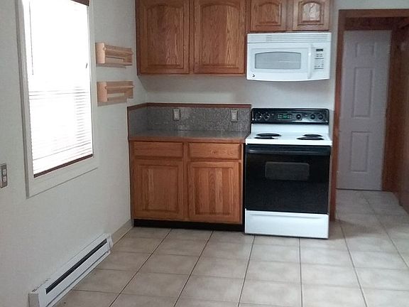 4th image of 1052 Saint John St