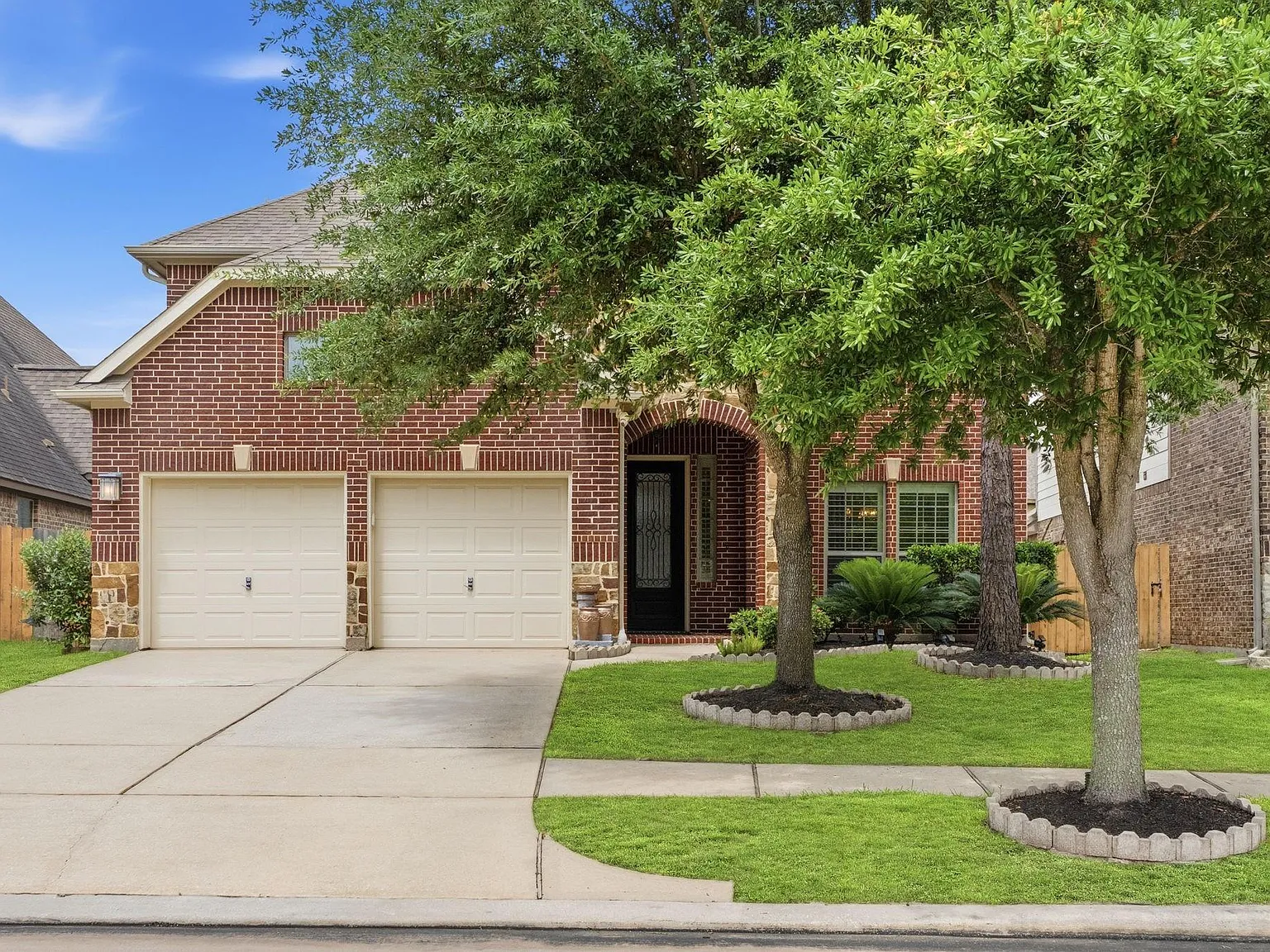 4 bed, 2.5 bath, 2839 sqft, $3,800 — Photo 1