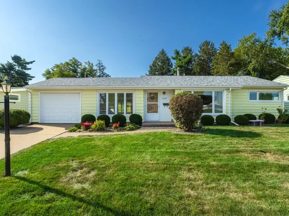 1727 W Garfield St, Davenport, IA 52804