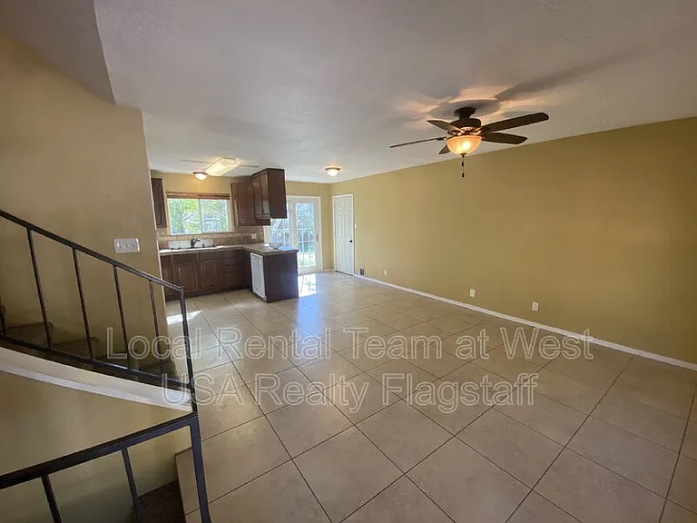 1607 N Prairie Way — Photo 2