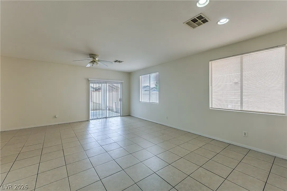 4 bed, 2.0 bath, 1648 sqft, $1,880 — Photo 3