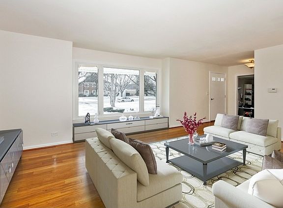 2nd image of 19W120 Avenue Latour