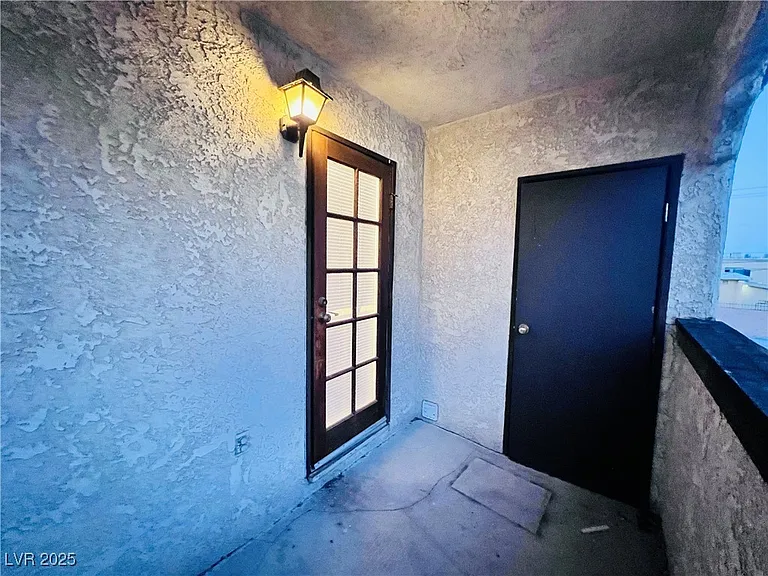 5048 Spencer St #C — Photo 12