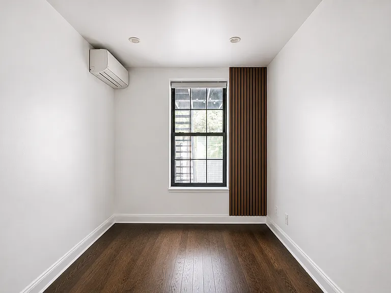 12 Roosevelt Pl #1 — Photo 3