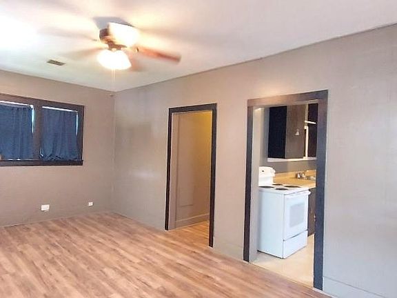 3rd image of 304 S Olive St