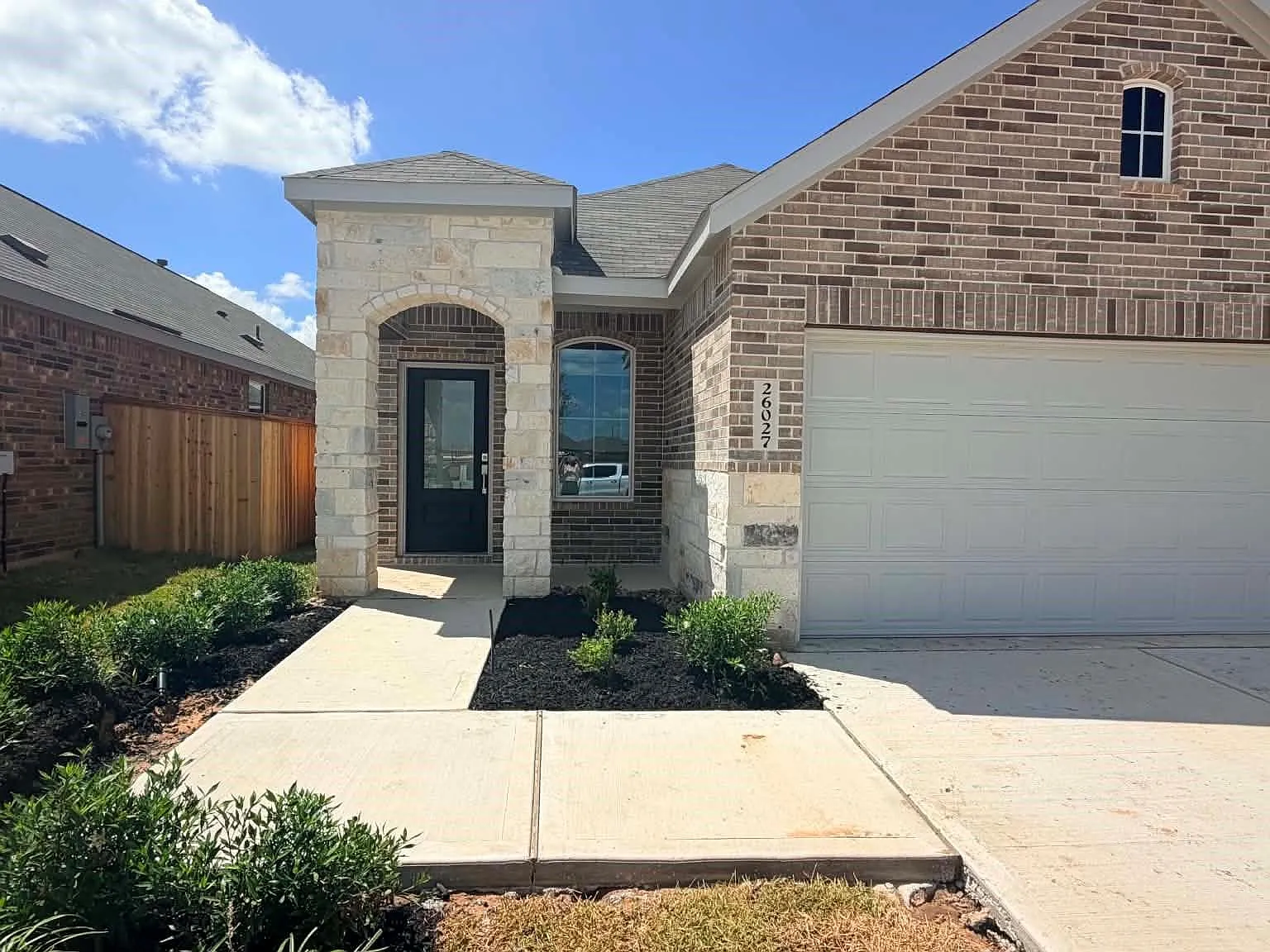 3 bed, 2.0 bath, $2,400 — Photo 2