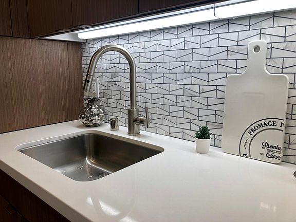 5th image of 1669 Columbia St #614