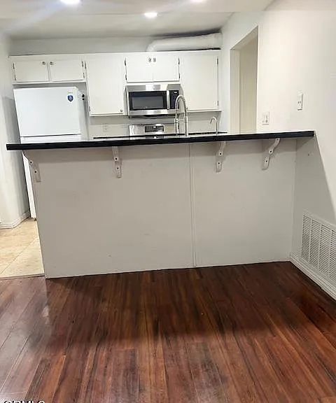 221 Rosewood St — Photo 5