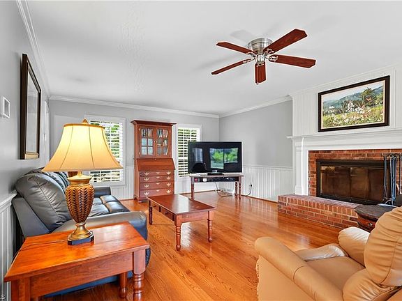 5th image of 5985 Woodfield Dr