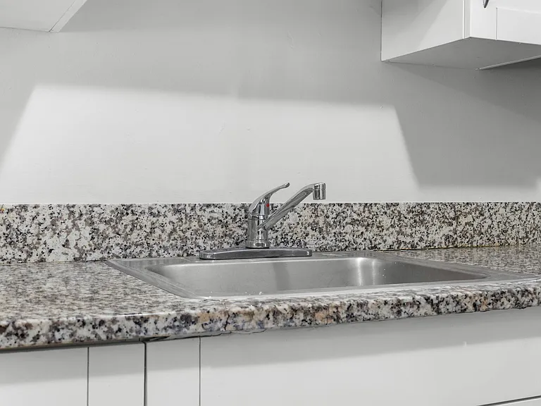 1129 Green St #8 — Photo 12