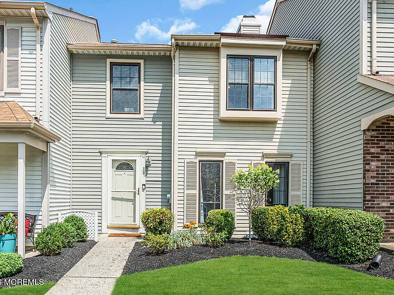 38 Devon Ct — Photo 1