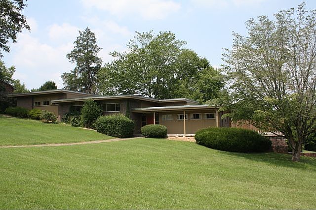 2nd image of 2605 Highland Dr NE