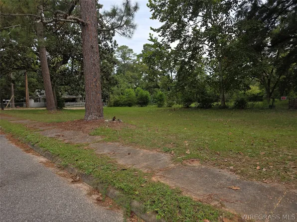 Newton Ave, Ozark, AL 36360