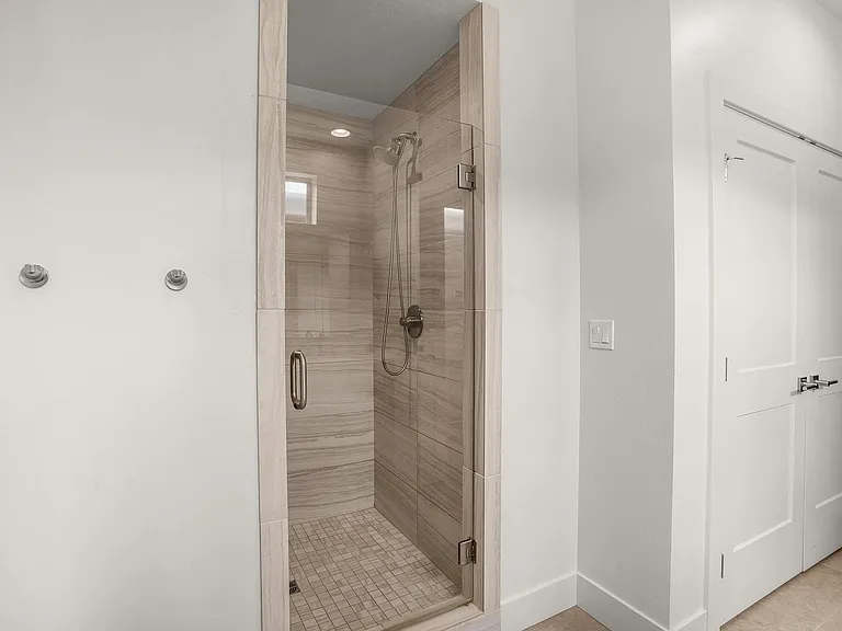 2548 E Warm Springs Ave — Photo 33