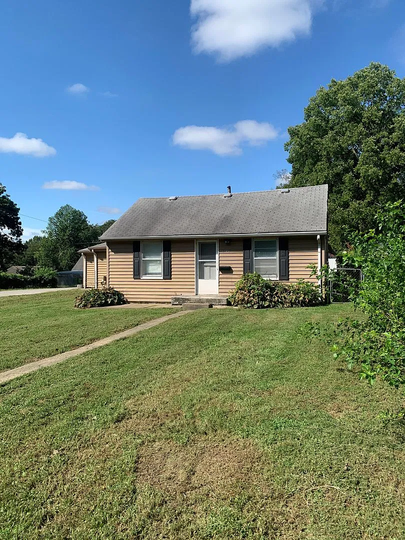 3BR/2BA Waldo Bungalow - Large Fenced Yard, 1-Car Garage, & Washer/Dryer Hook Ups — Photo 2