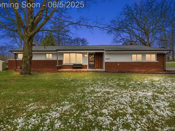28333 Bayberry Rd, Farmington Hills, MI 48331