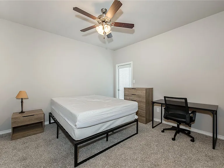 503 Hayes Ln — Photo 10