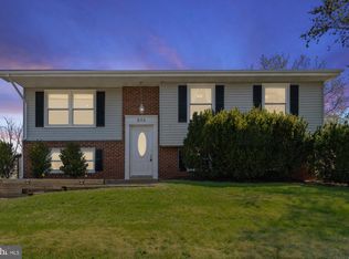 804 N Upton St, Sterling, VA 20164