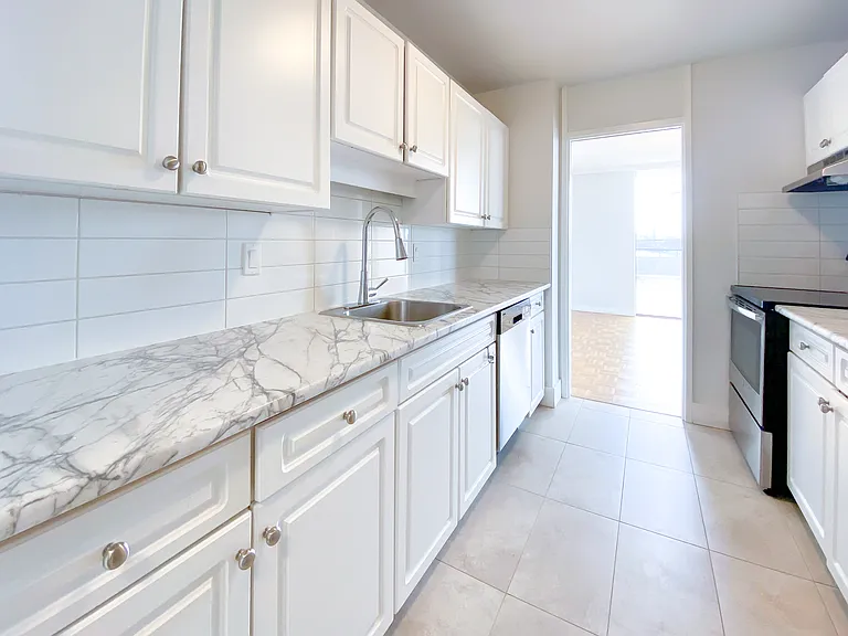 935 Marine Dr — Photo 52