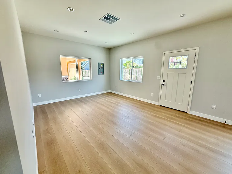 3442 Vineland Ave #A — Photo 2