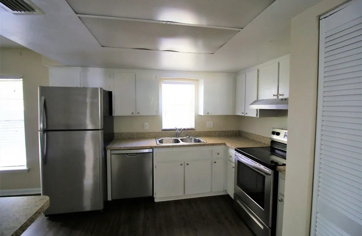 2 bed, 1020 sqft, $1,795 — Photo 2