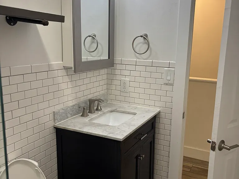 951 Hollywood St #D — Photo 8