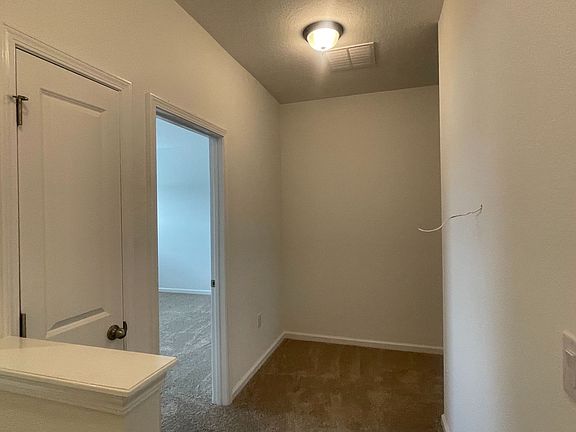 3rd image of 40 Pinebury Ln