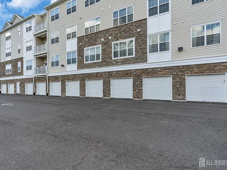 112 Lorhan Dr — Photo 20